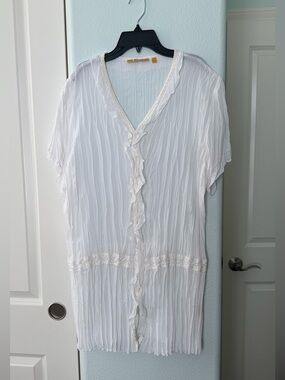 Lloyd Williams White Pleated Blouse